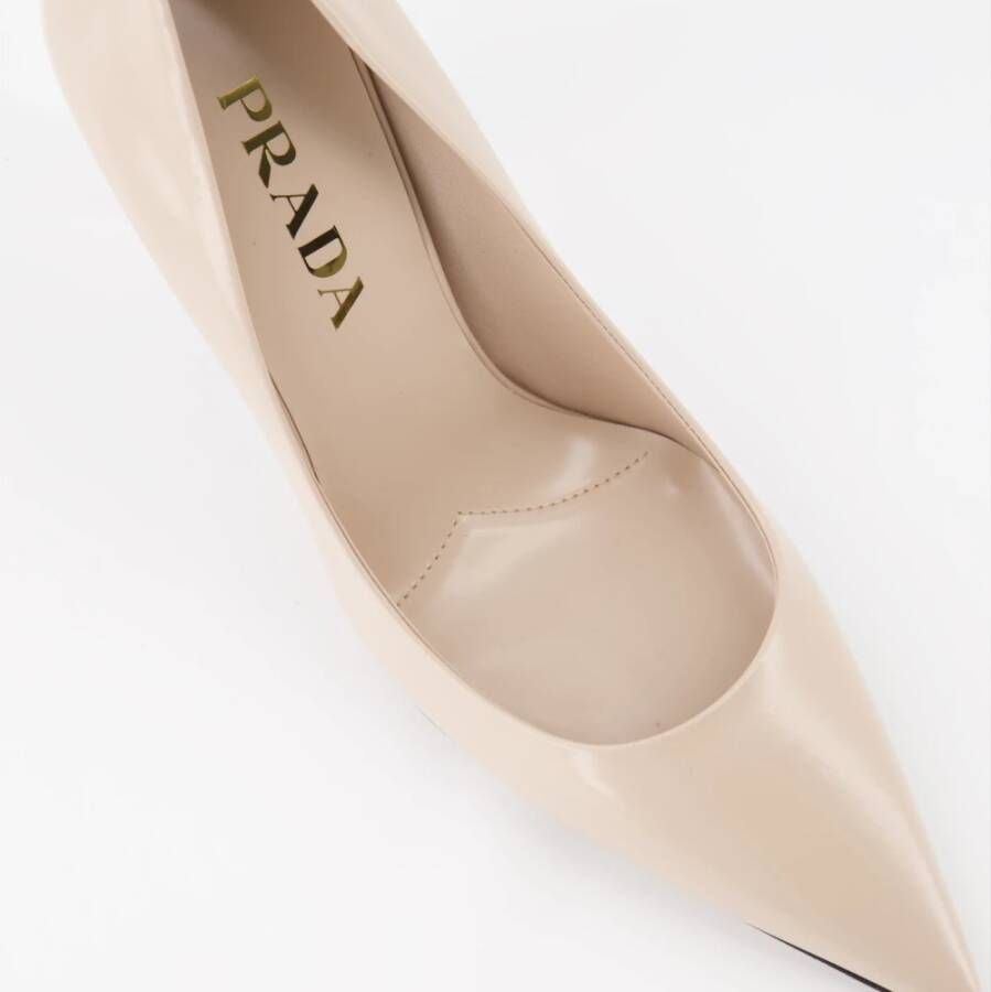 Prada Leren Instap Pumps met Puntige Neus Pink Dames