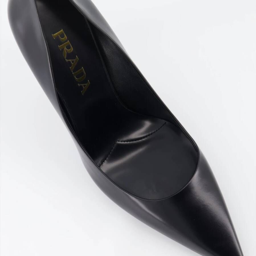 Prada Leren pumps met metallic logo Black Dames