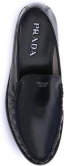 Prada Met de hand vervaardigde leren loafers met taps toelopende silhouet