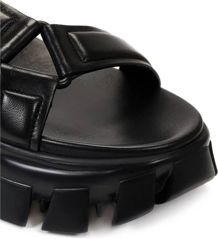 Prada Platte sandalen Zwart Dames