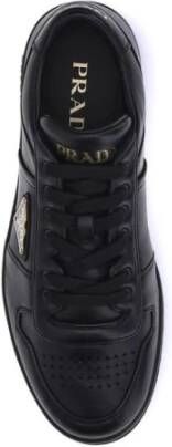 Prada Stedelijke Leren Sneakers met Iconische Details