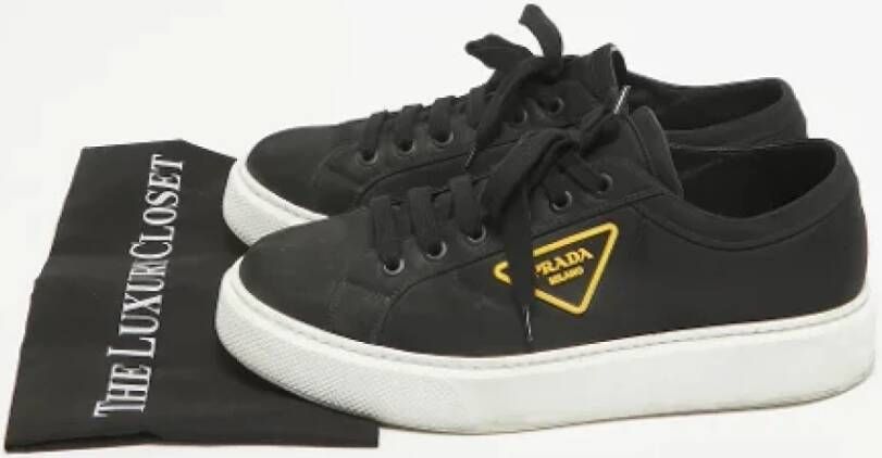 Prada Vintage Pre-owned Canvas sneakers Black Heren