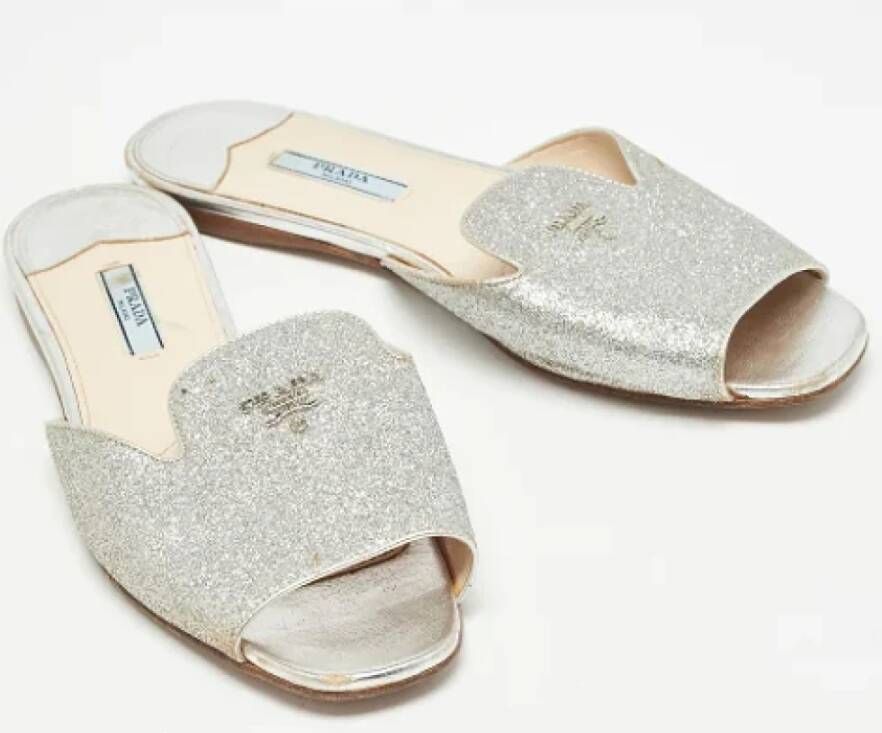 Prada Vintage Pre-owned Fabric flats Gray Dames