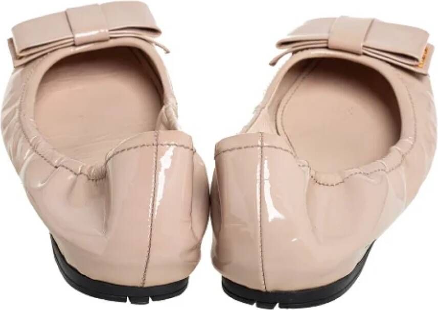 Prada Vintage Pre-owned Leather flats Beige Dames