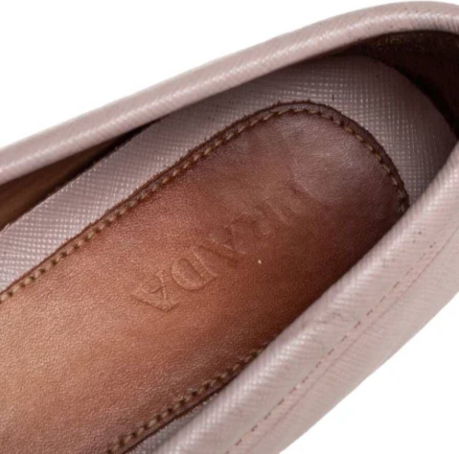 Prada Vintage Pre-owned Leather flats Beige Dames