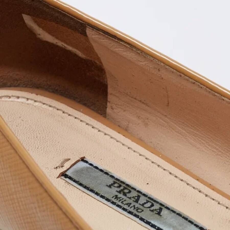 Prada Vintage Pre-owned Leather flats Beige Dames