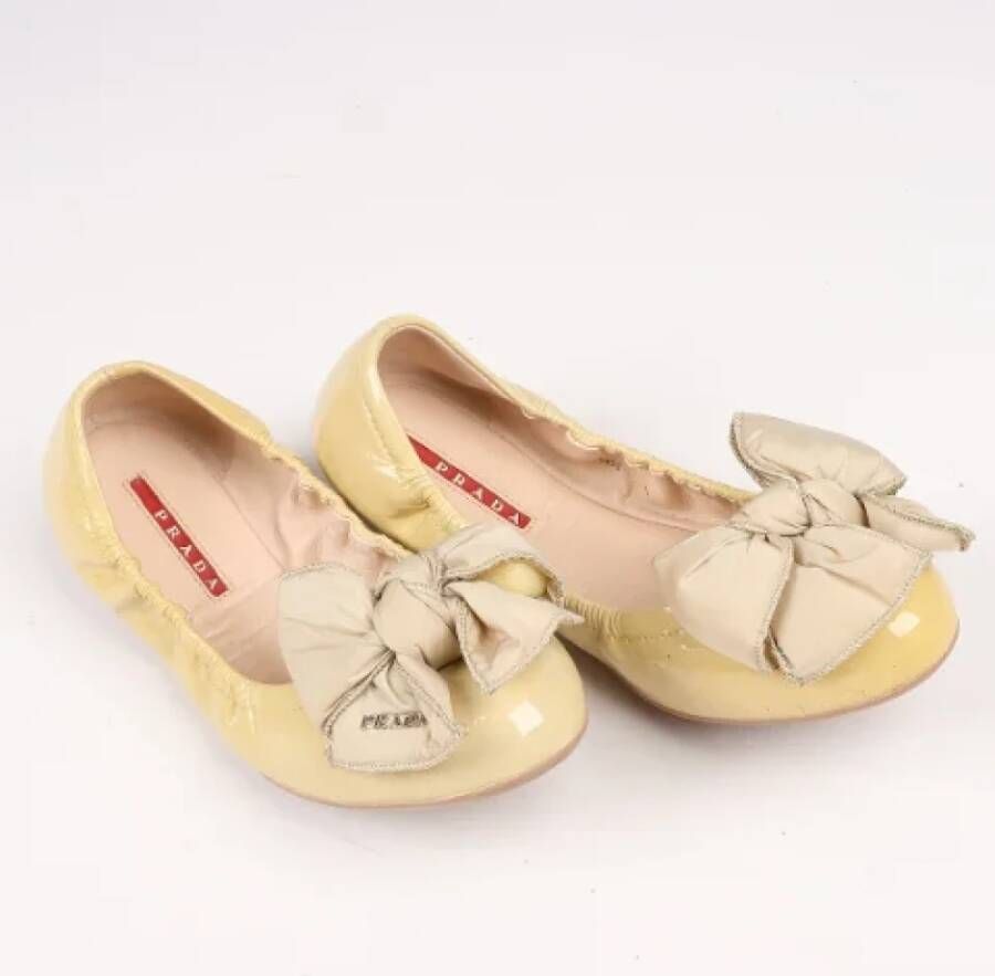 Prada Vintage Pre-owned Leather flats Beige Dames