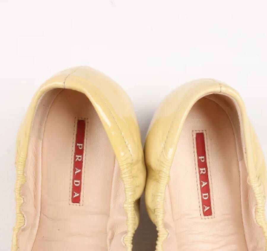 Prada Vintage Pre-owned Leather flats Beige Dames