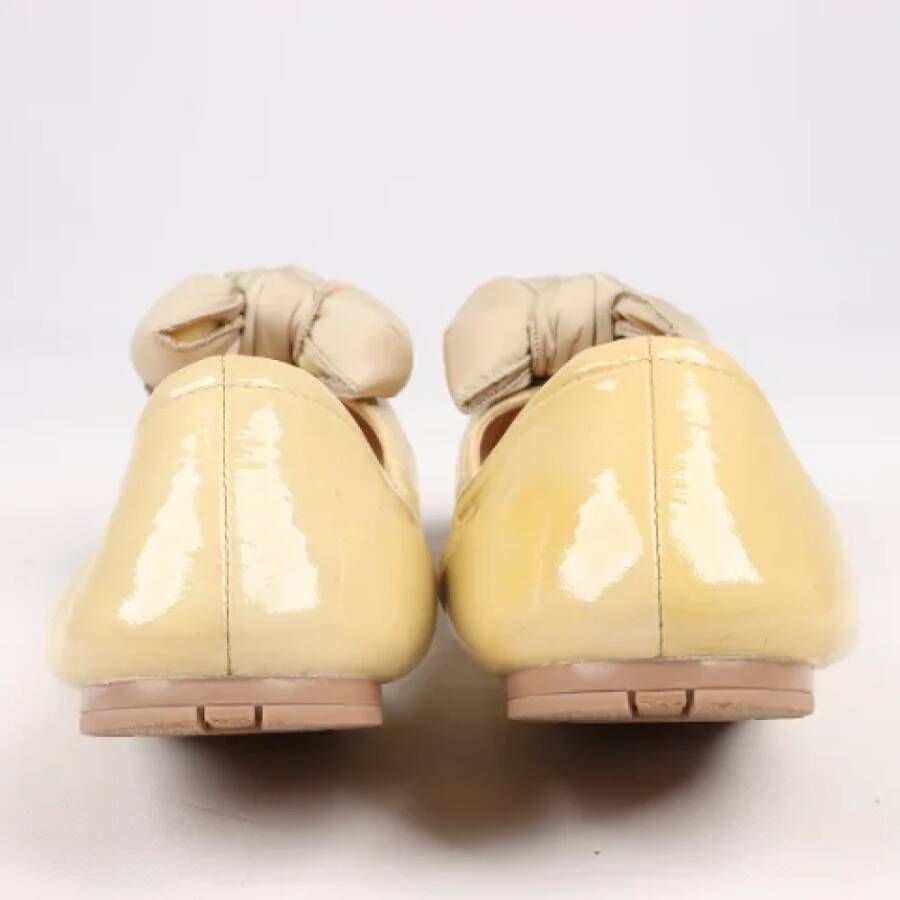Prada Vintage Pre-owned Leather flats Beige Dames