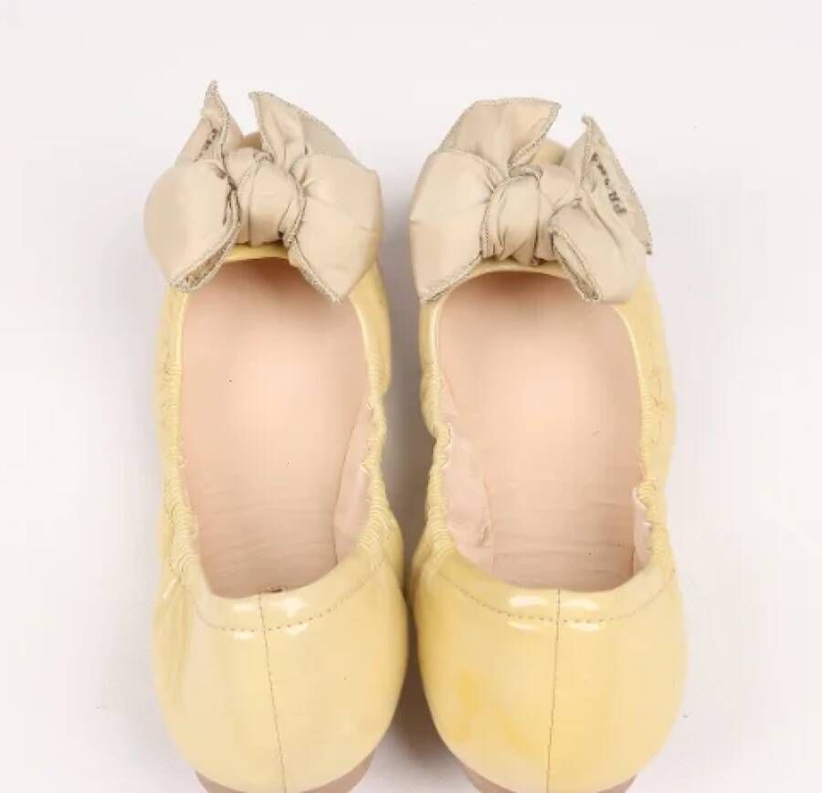 Prada Vintage Pre-owned Leather flats Beige Dames