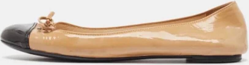 Prada Vintage Pre-owned Leather flats Beige Dames