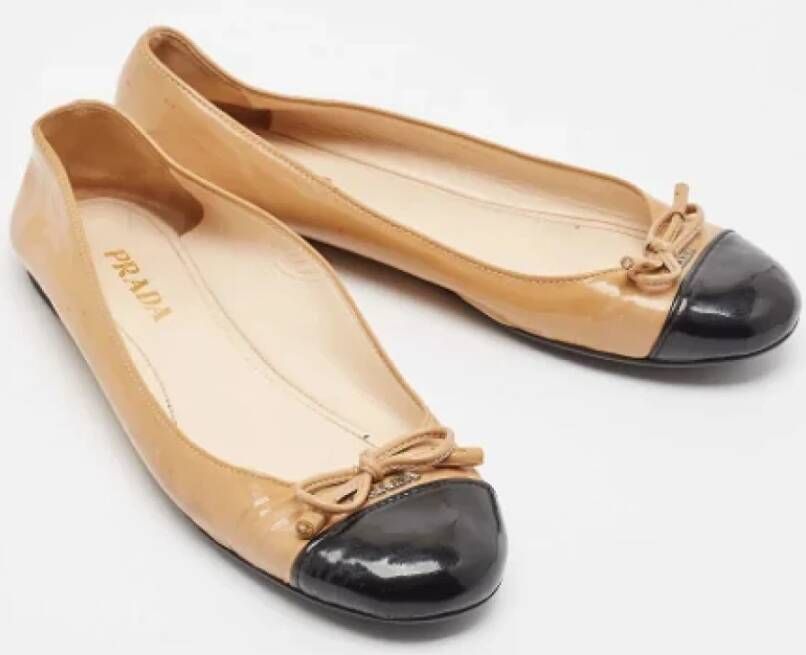 Prada Vintage Pre-owned Leather flats Beige Dames