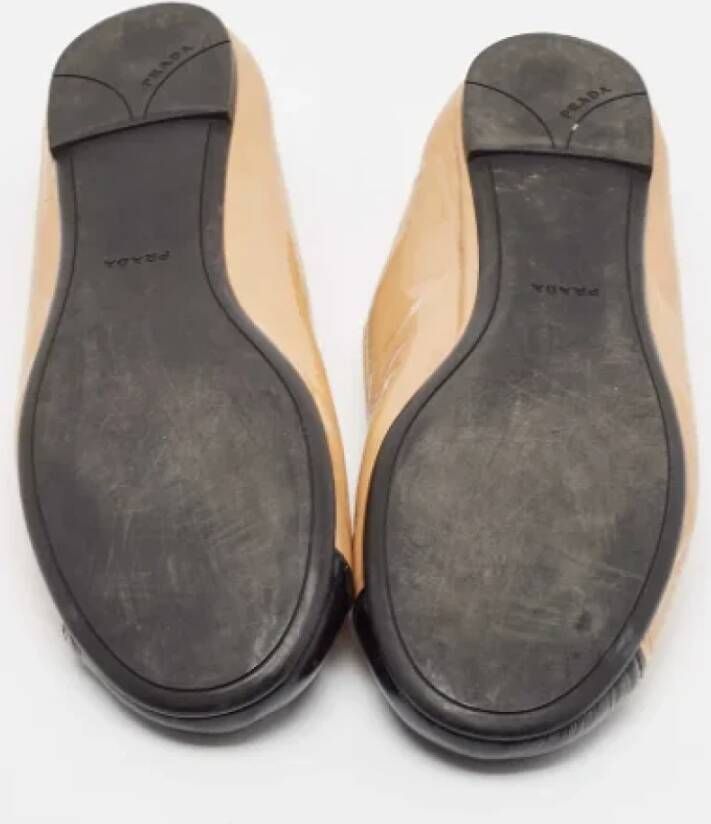 Prada Vintage Pre-owned Leather flats Beige Dames