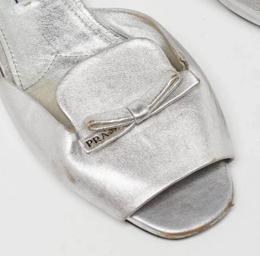 Prada Vintage Pre-owned Leather flats Gray Dames