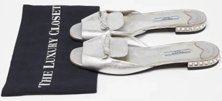 Prada Vintage Pre-owned Leather flats Gray Dames