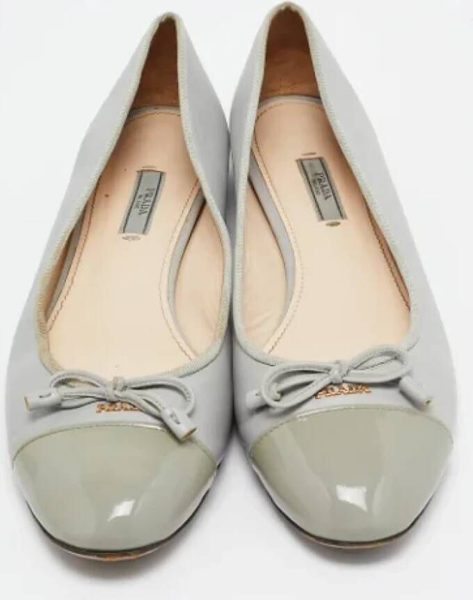 Prada Vintage Pre-owned Leather flats Gray Dames