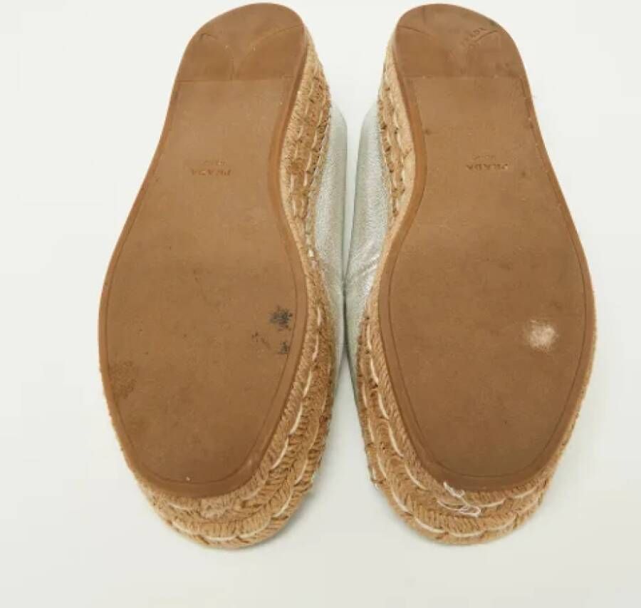 Prada Vintage Pre-owned Leather flats Gray Dames