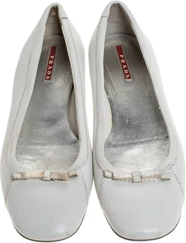 Prada Vintage Pre-owned Leather flats White Dames