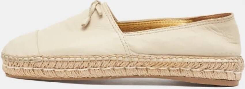 Prada Vintage Pre-owned Leather flats White Dames