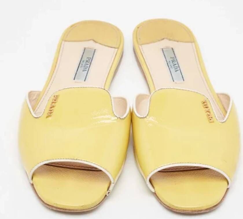 Prada Vintage Pre-owned Leather flats Yellow Dames