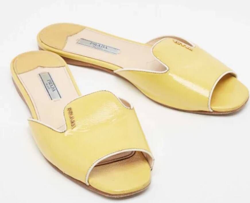 Prada Vintage Pre-owned Leather flats Yellow Dames