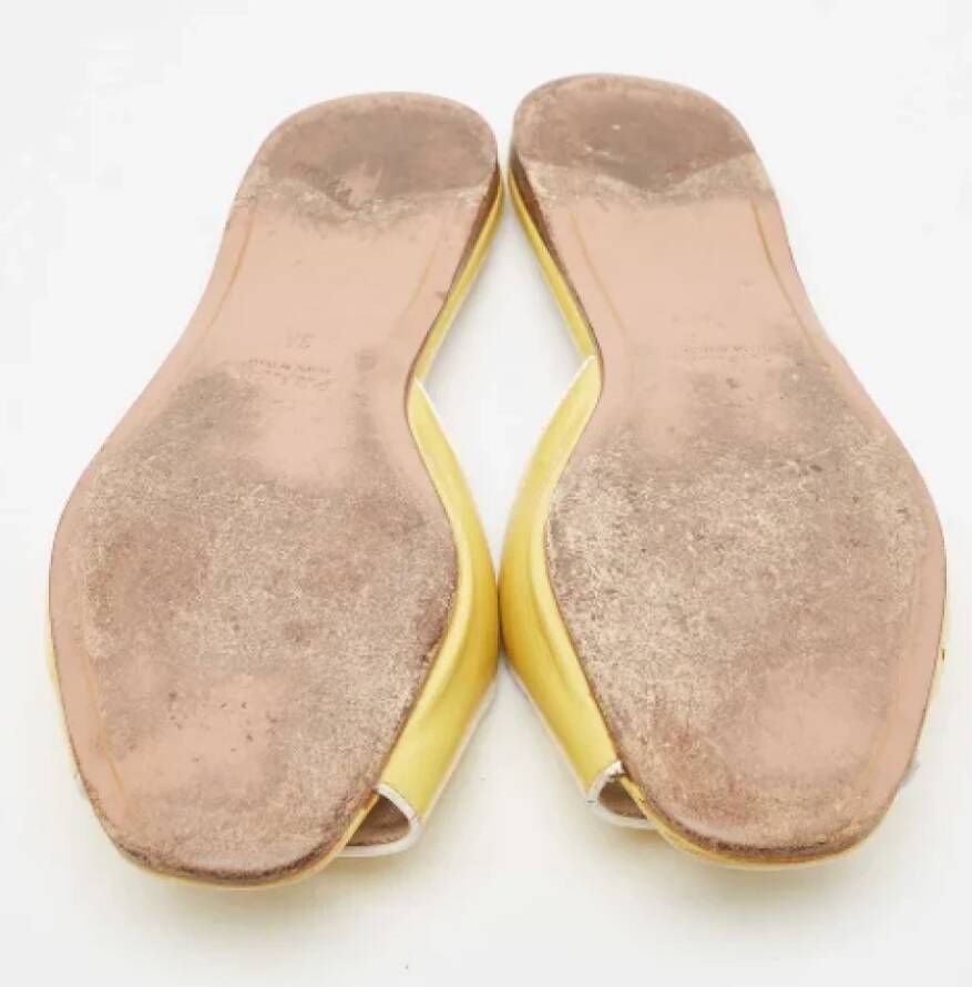 Prada Vintage Pre-owned Leather flats Yellow Dames