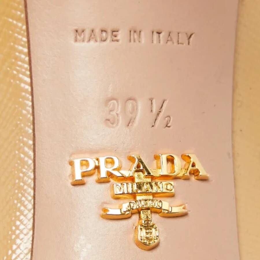 Prada Vintage Pre-owned Leather heels Beige Dames