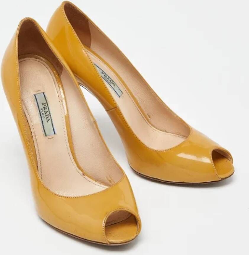 Prada Vintage Pre-owned Leather heels Yellow Dames