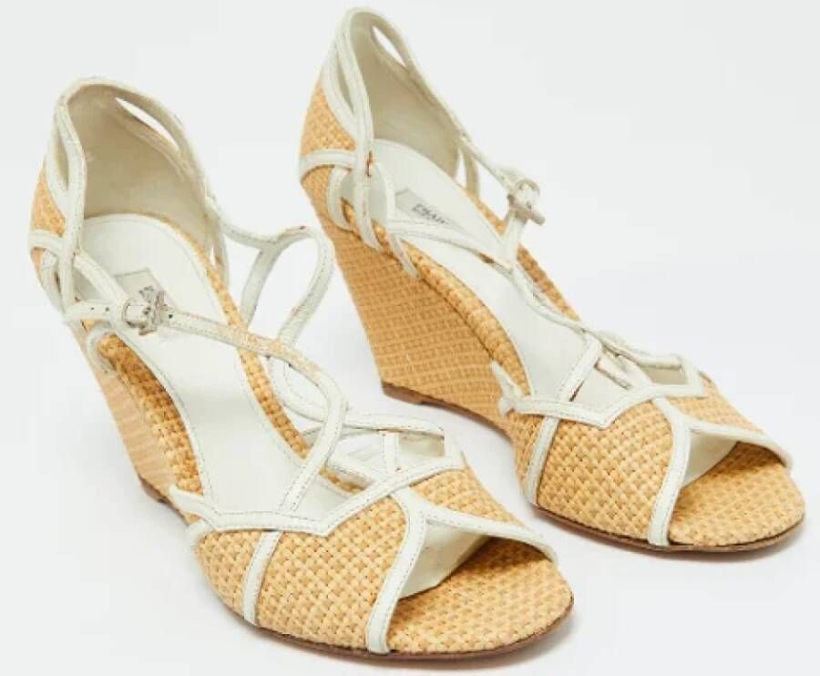 Prada Vintage Pre-owned Leather sandals Beige Dames