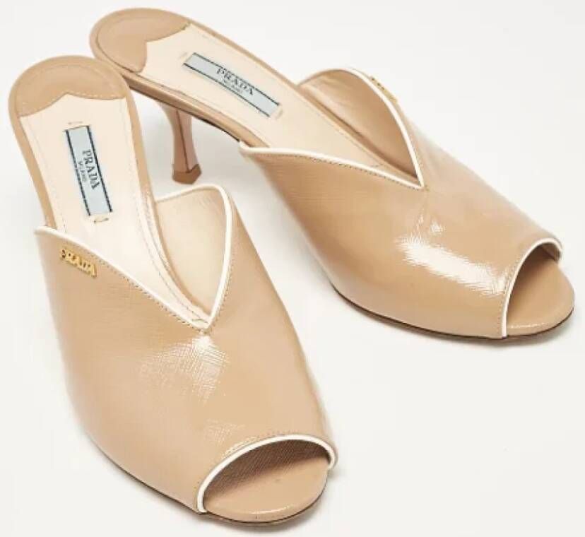 Prada Vintage Pre-owned Leather sandals Beige Dames