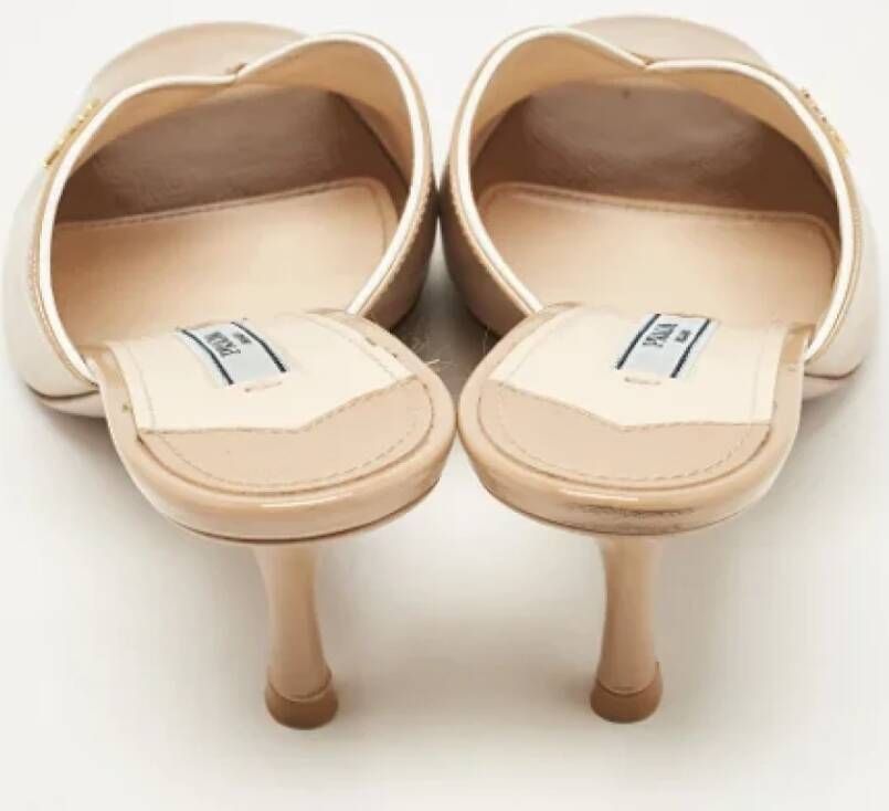 Prada Vintage Pre-owned Leather sandals Beige Dames