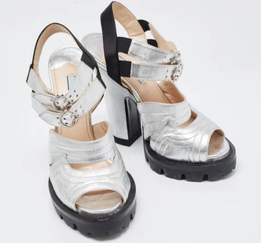 Prada Vintage Pre-owned Leather sandals Gray Dames