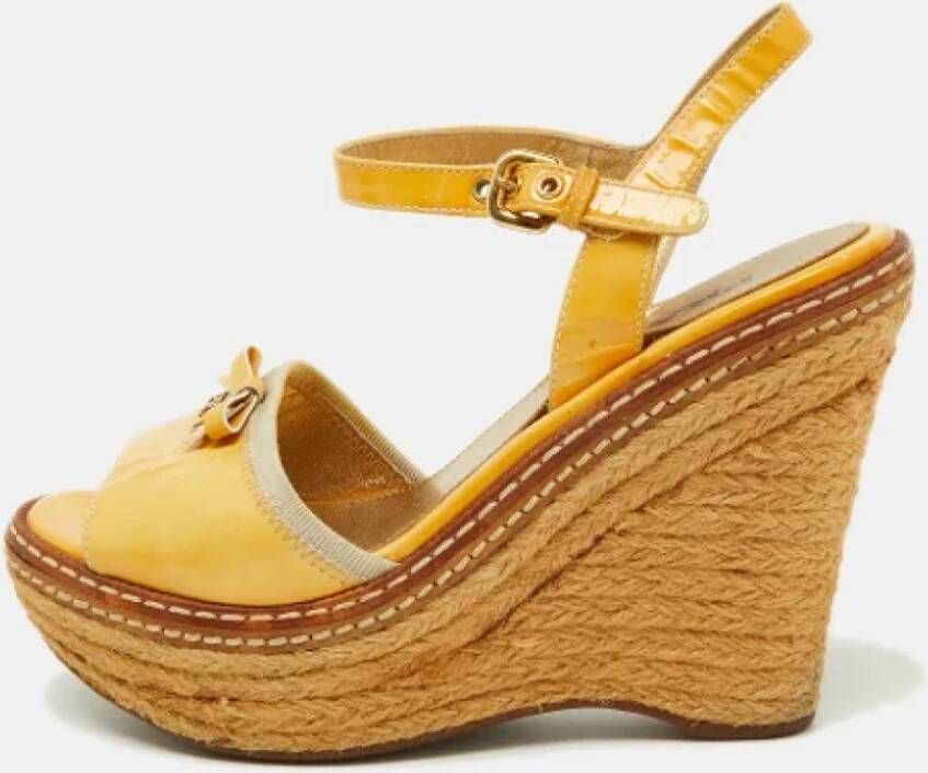 Prada Vintage Pre-owned Leather sandals Yellow Dames
