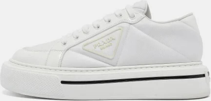 Prada Vintage Pre-owned Leather sneakers White Dames