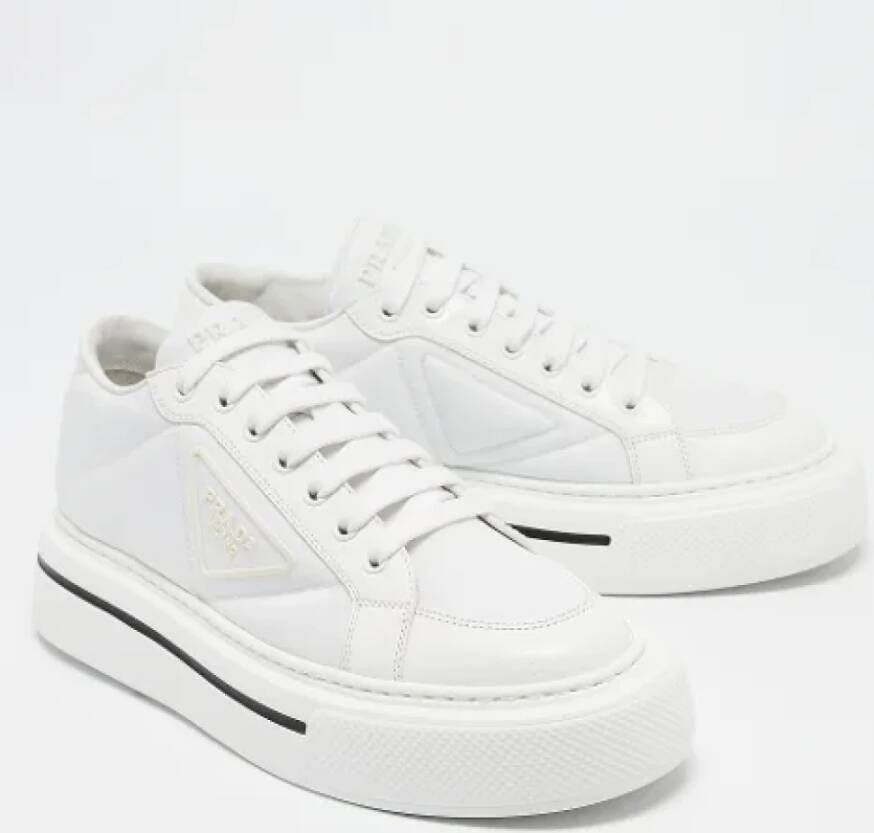 Prada Vintage Pre-owned Leather sneakers White Dames