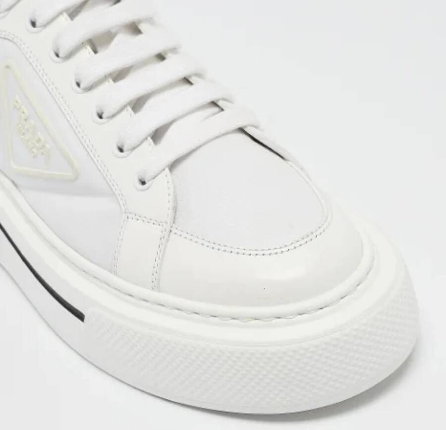 Prada Vintage Pre-owned Leather sneakers White Dames