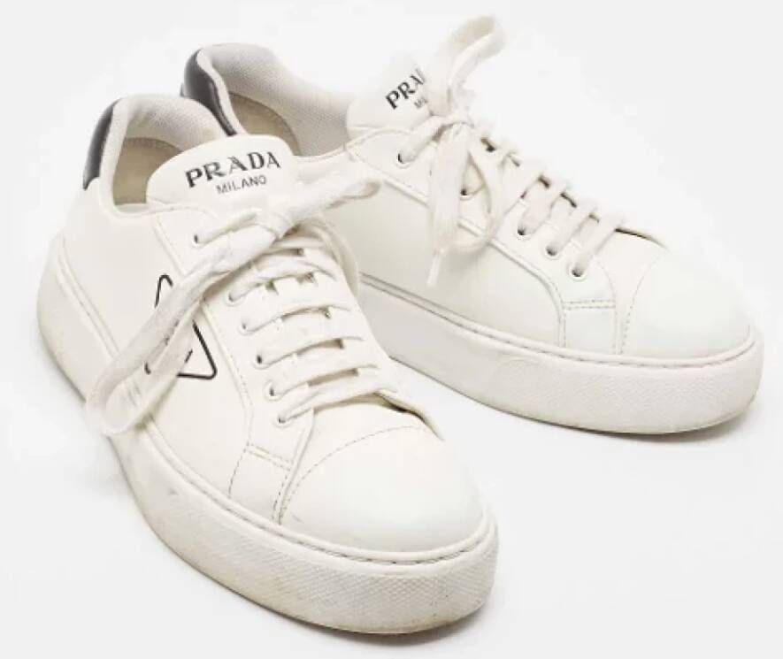 Prada Vintage Pre-owned Leather sneakers White Heren