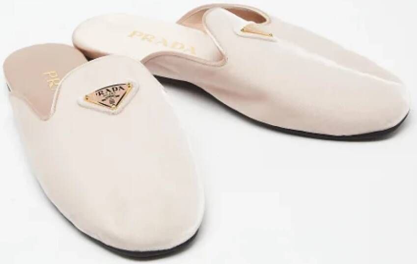 Prada Vintage Pre-owned Velvet sandals Pink Dames