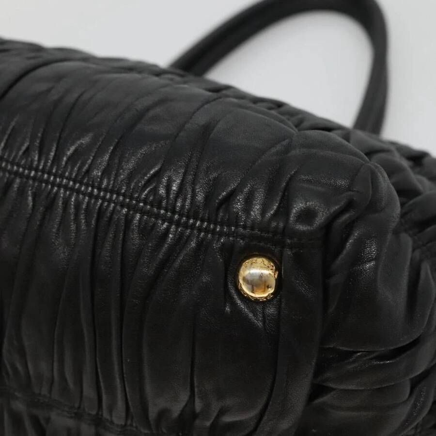Prada Vintage Tweedehands Boog Gaufre Leren Handtas