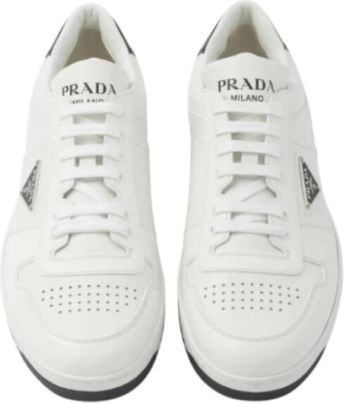 Prada Witte Leren Logo Sneakers met Zwarte Metalen Driehoek White Heren