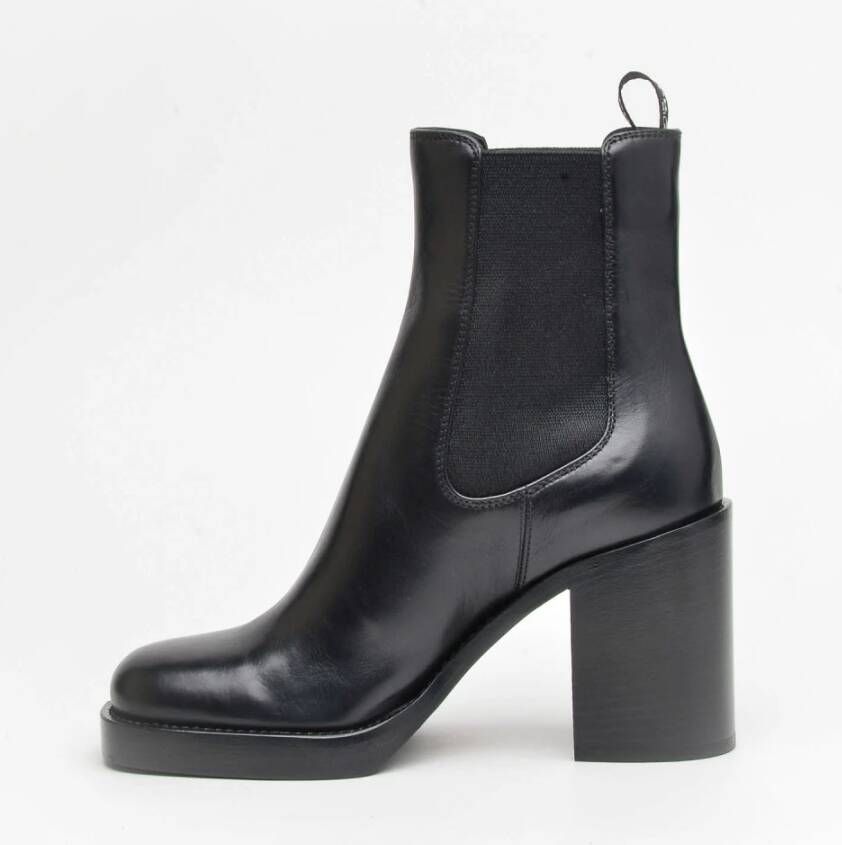 Prada Zwarte leren enkellaars met elastische zijkanten