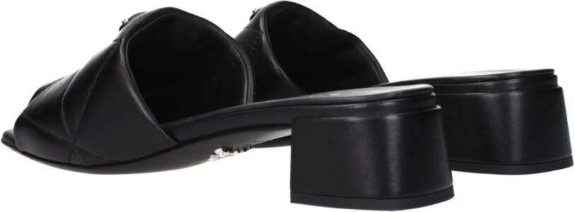 Prada Zwarte leren platte sandalen