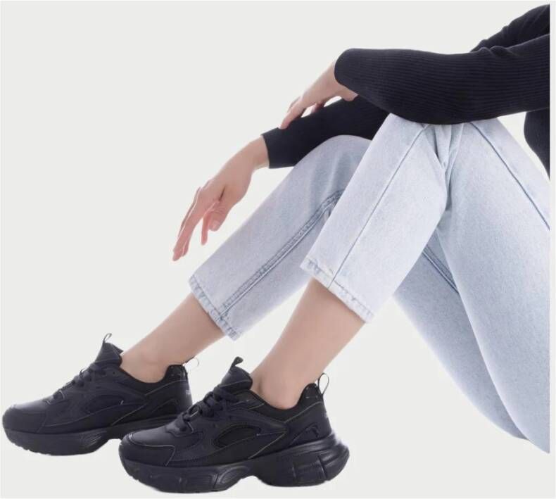 Refresh Zwarte Sneakers van Kunstleer voor Dames