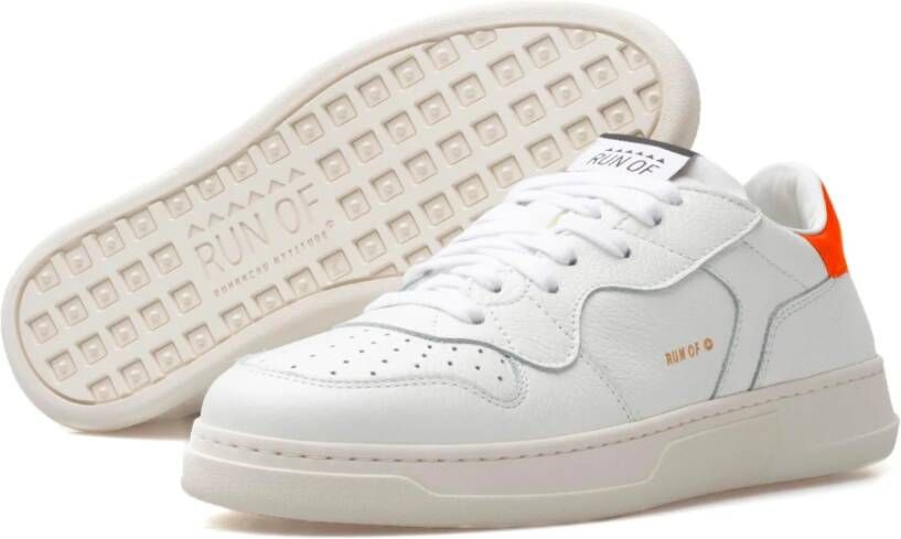 RUN OF Klassieke witte leren sneakers met oranje details