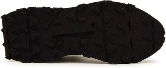 RUN OF Revolt Narrows M368 Sneakers