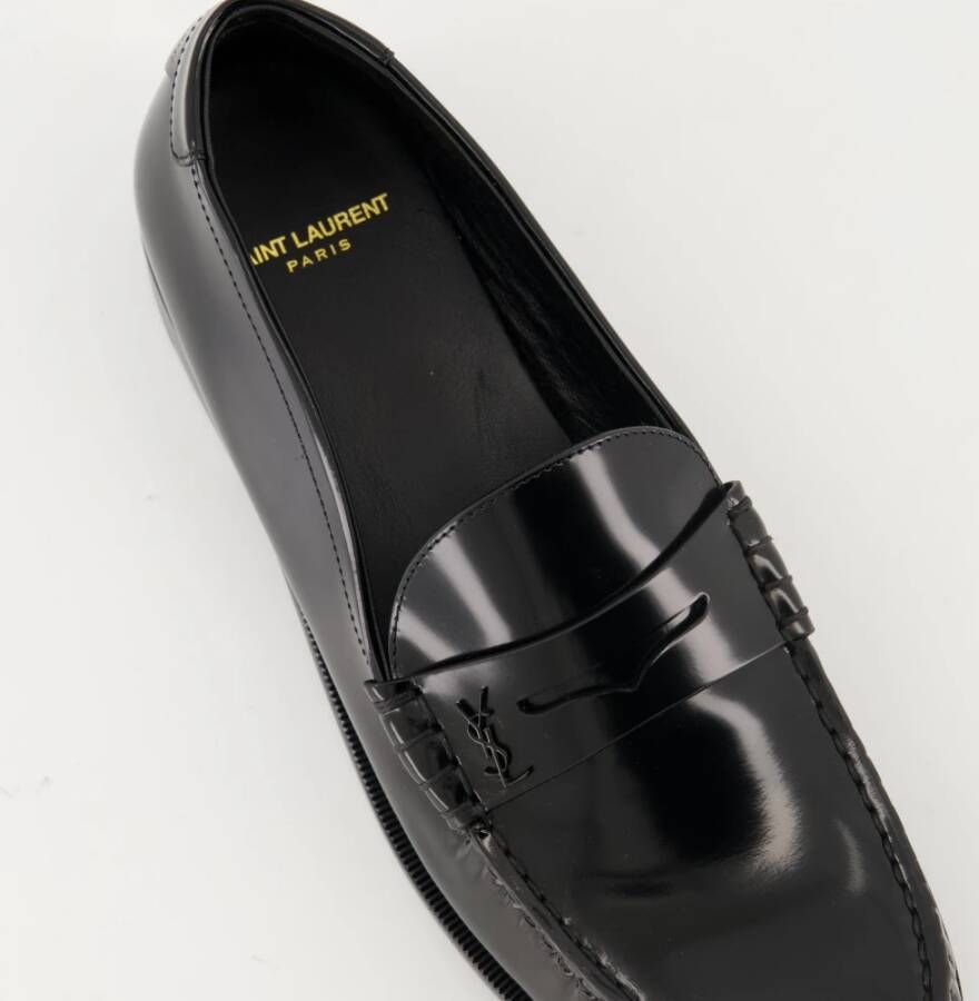 Saint Laurent Glanzende leren loafers Black Heren