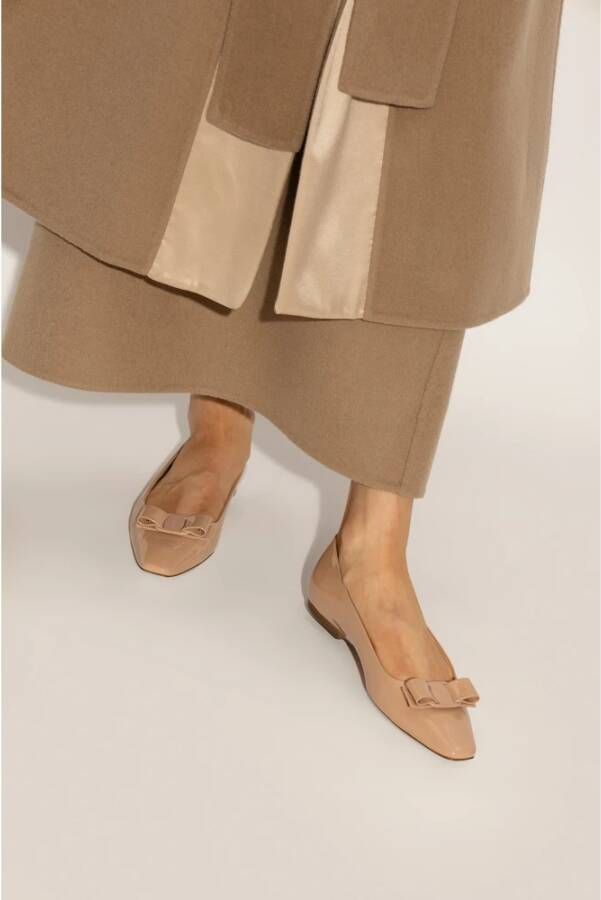 Salvatore Ferragamo Vara patent balletflats Beige Dames