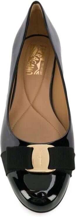 Salvatore Ferragamo Zwarte Ballerina`s met Patentleren Voorkant Strik Zwart Dames