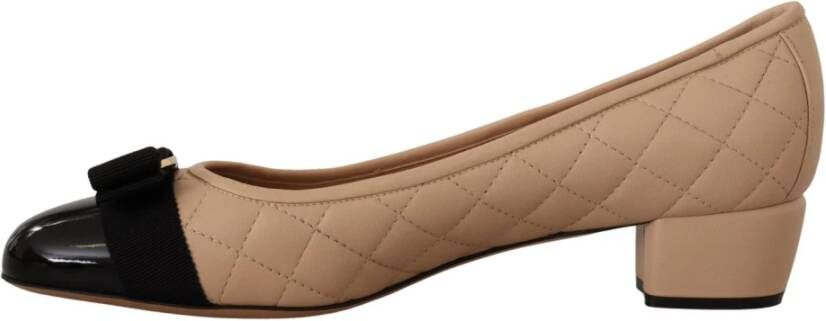 Salvatore Ferragamo Beige en Zwart Nappa Leren Pumps Beige Dames