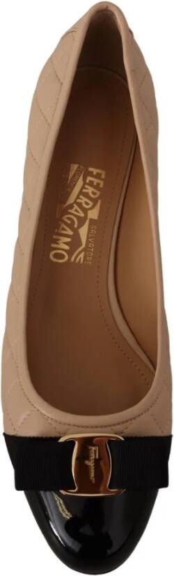 Salvatore Ferragamo Beige en Zwart Nappa Leren Pumps Beige Dames